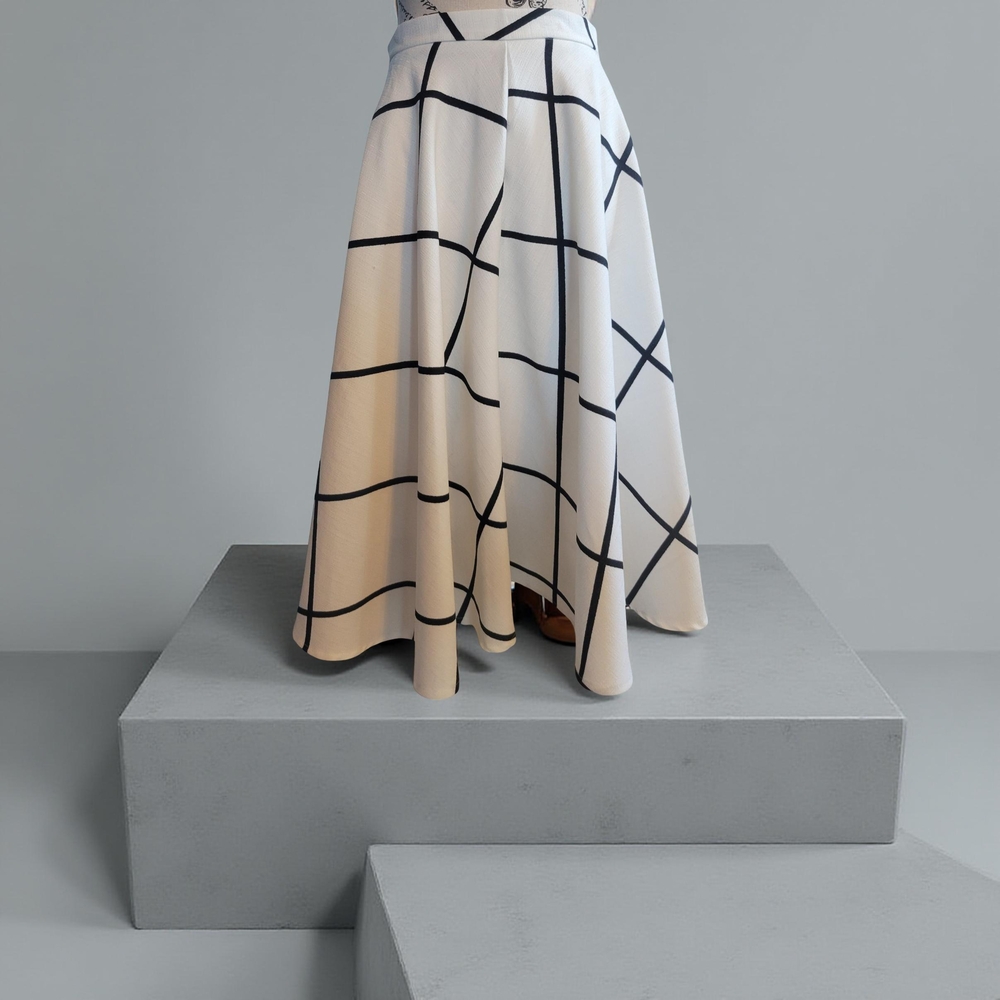 Elegant White and Black Grid Skirt - Picture 2 of 8